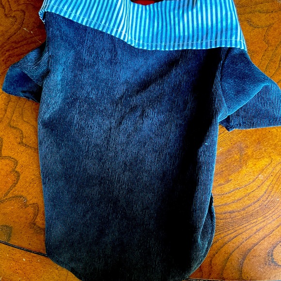 Dog or Cat Suit Outfit with Bow Tie - Picture 2 of 3